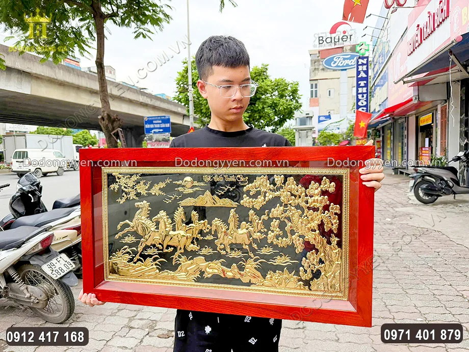 Gia chủ n&ecirc;n treo tranh ngựa tr&ecirc;n cao, tại nơi tho&aacute;ng sạch